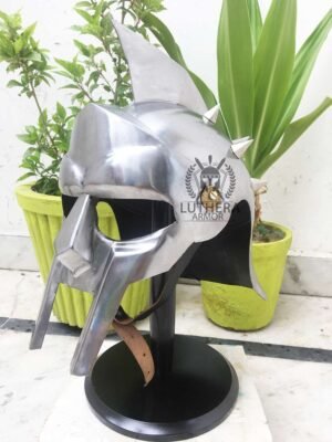 Gladiator helmet with spikes - Image 2