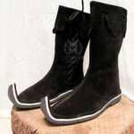 Medieval side lace-up boots